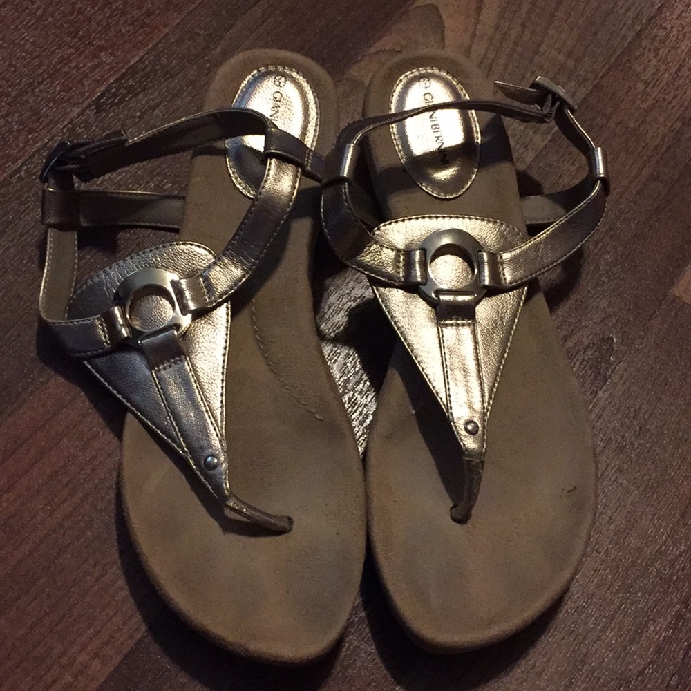 Giani Bernini gold thong style sandals size 9.5M